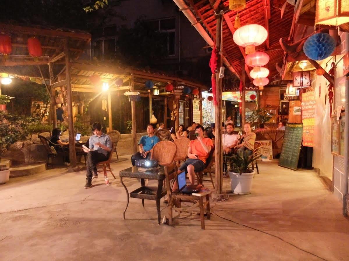 Hello Chengdu International Youth Hostel Экстерьер фото