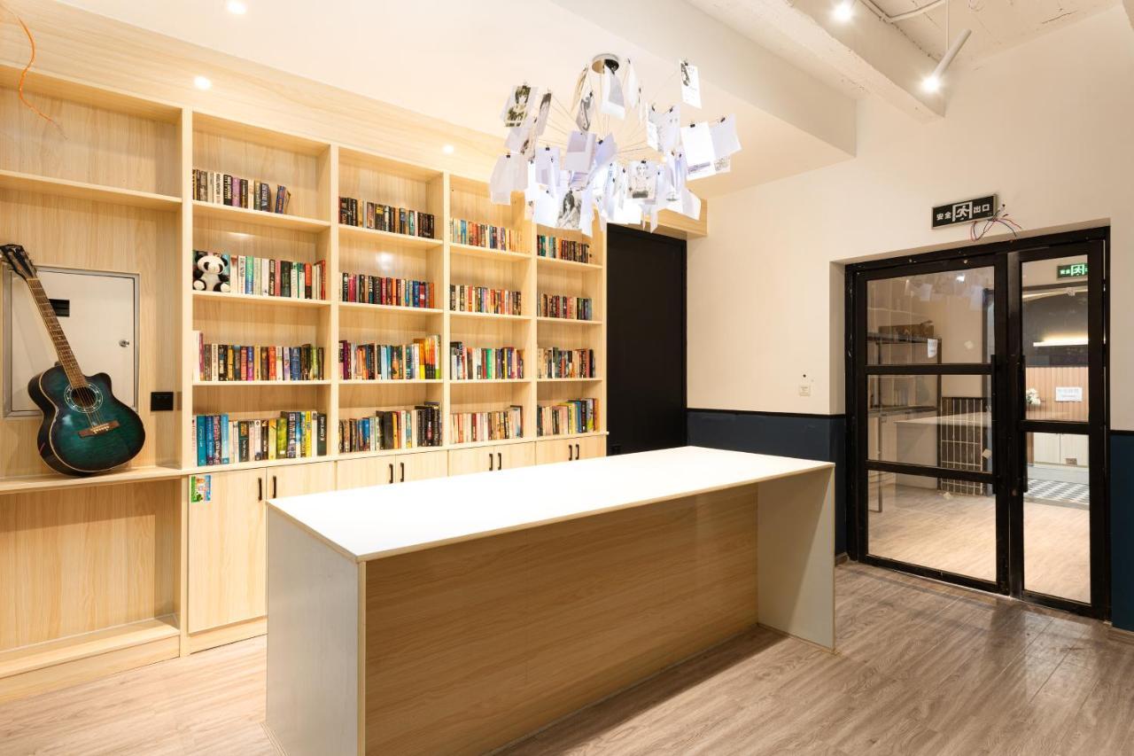 Hello Chengdu International Youth Hostel Экстерьер фото
