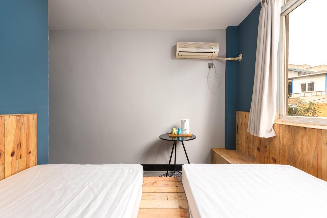 Hello Chengdu International Youth Hostel Экстерьер фото