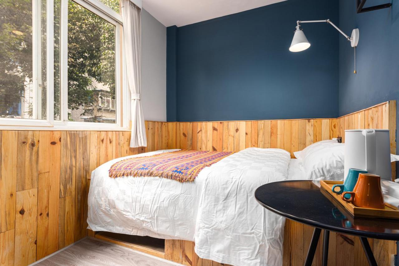 Hello Chengdu International Youth Hostel Экстерьер фото