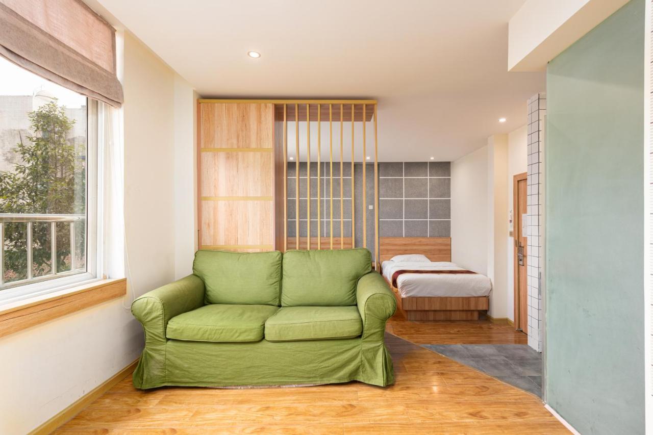 Hello Chengdu International Youth Hostel Экстерьер фото